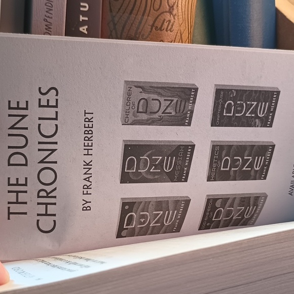 Very New Condition Paperback Copy of Dune - Picture 6 of 8